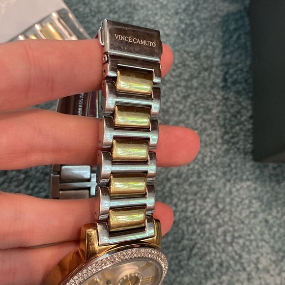 Vince Camuto ladies watch - Picture 4 of 7